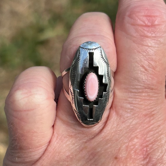 Navajo Made Sterling Silver Queen Conch Shadow Box Ring - Picture 9 of 13